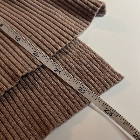 Olivaceous taupe ribbed top split seam at hemline crewneck bell sleeves SZ S - Picture 11 of 11